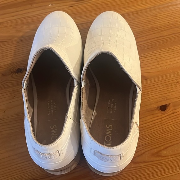 TOMS Women's Shaye Low Croc Embossed Leather Booties - Size 7 - Picture 5 of 11